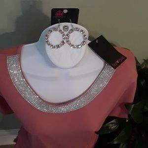💥BUNDLE💥 Women Blouse w Paparazzi Earrings